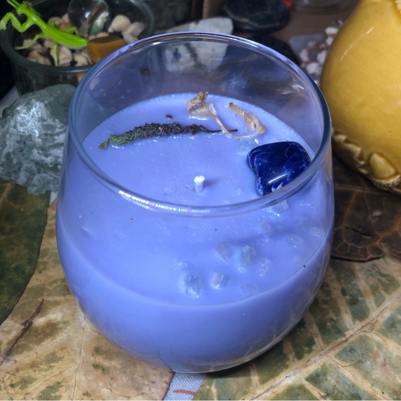 Handmade Soy Candle: Lavender Snow - Picture 2 of 4